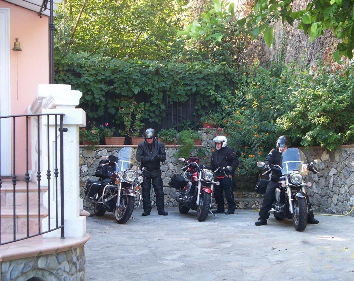 La Tana Del Tasso Ventimiglia Bed and Breakfast Eksteriør billede