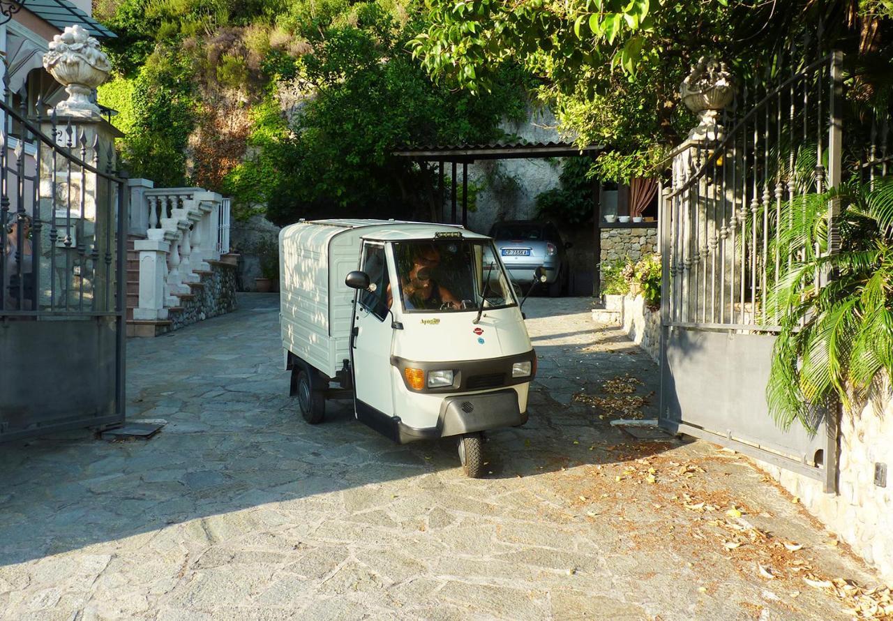 La Tana Del Tasso Ventimiglia Bed and Breakfast Eksteriør billede